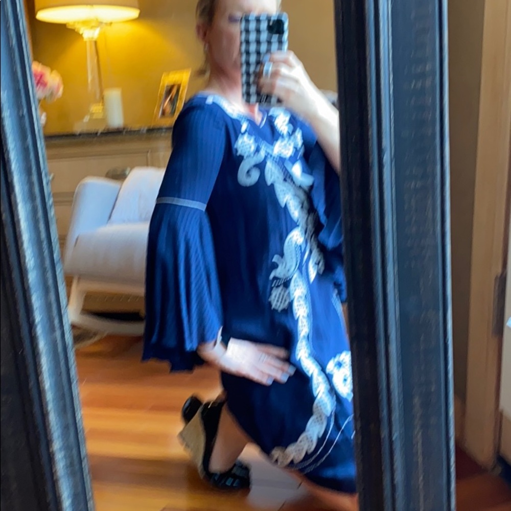 Navy Flutter Sleeve with White Flower Detail - Picture 5 of 5